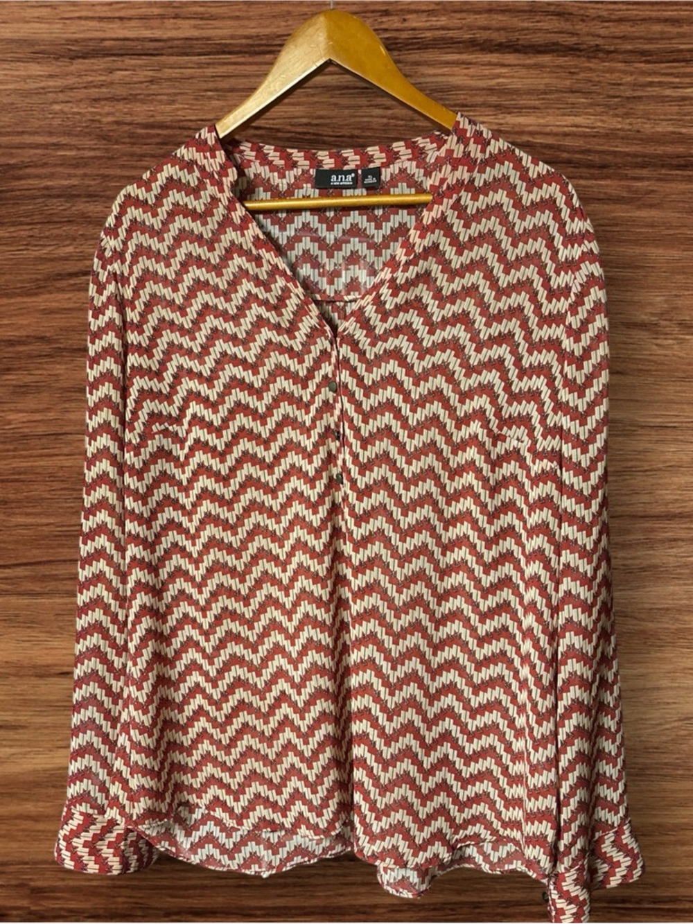 a.n.a (A New Approach) Women’s Chevron Print V-Neck Long Sleeve Blouse